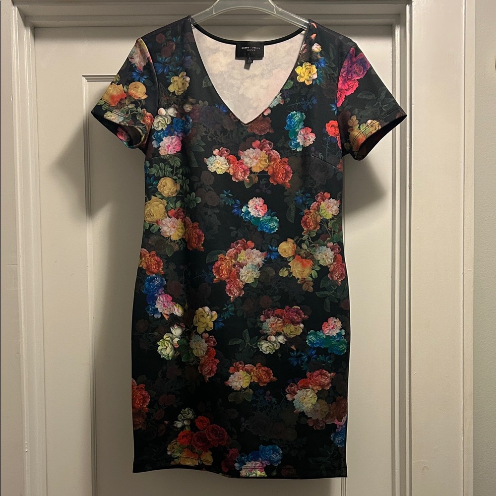 Romeo & Juliet Couture Women’s Black Floral V-Neck Mini Dress - Large